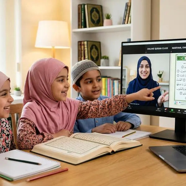 Student learning Quran online with a qualified teacher